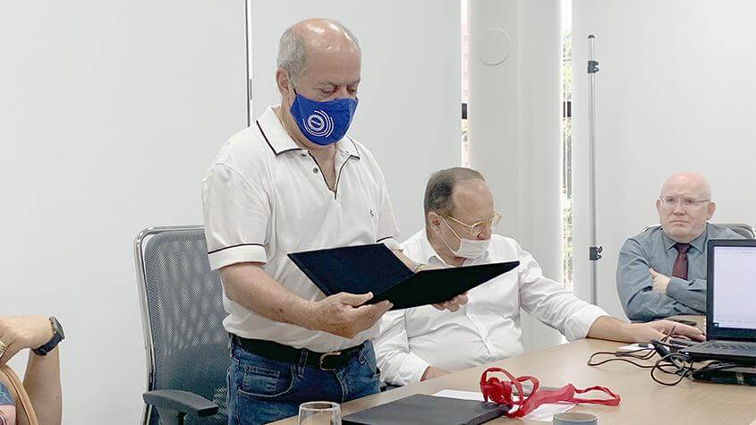 Reitor do UNIVEM é homenageado pelo Presidente da ACIM de Marília