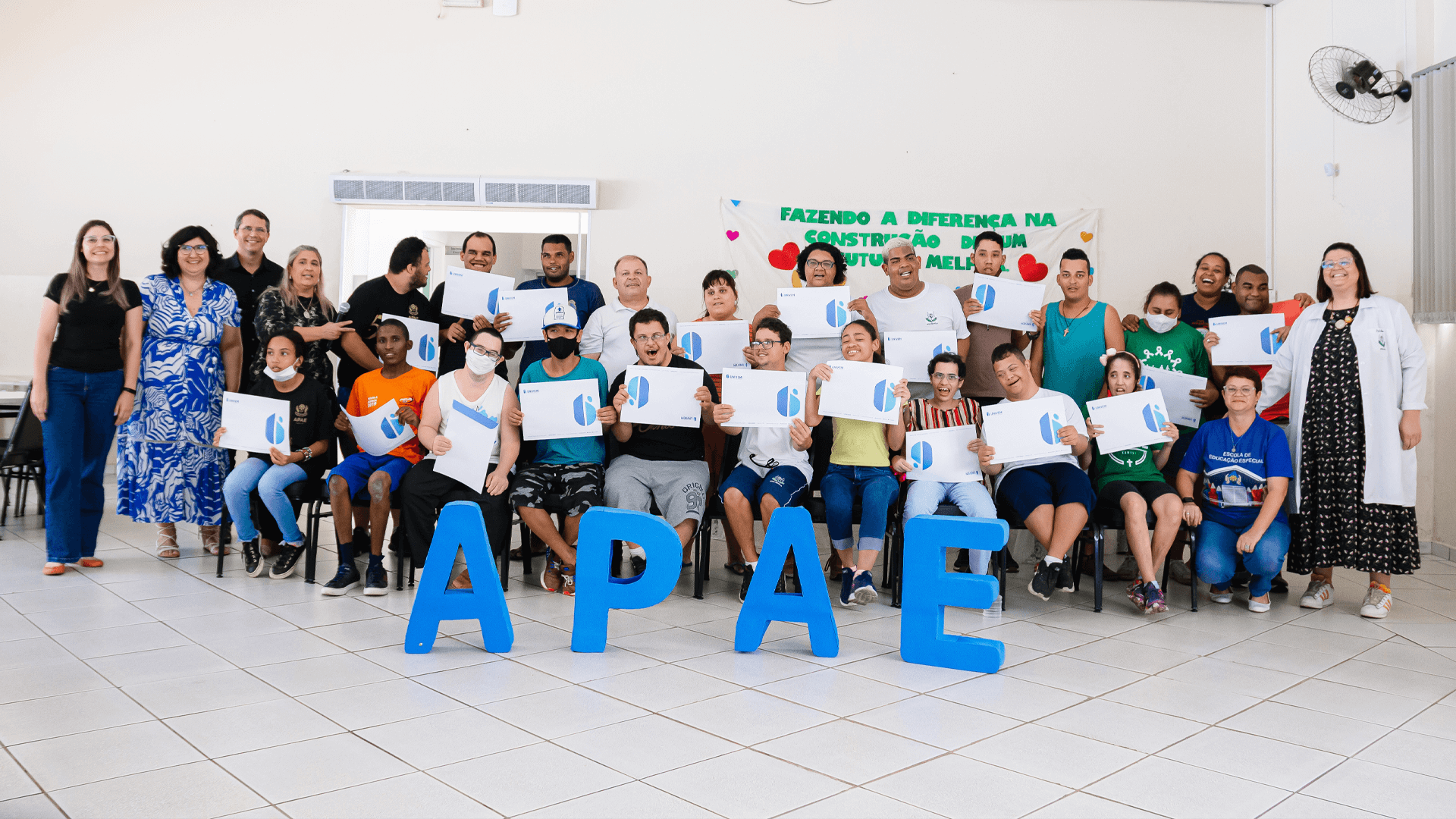 Curso de Computação do Projeto de Inclusão Digital do Univem certifica alunos da APAE de Marília