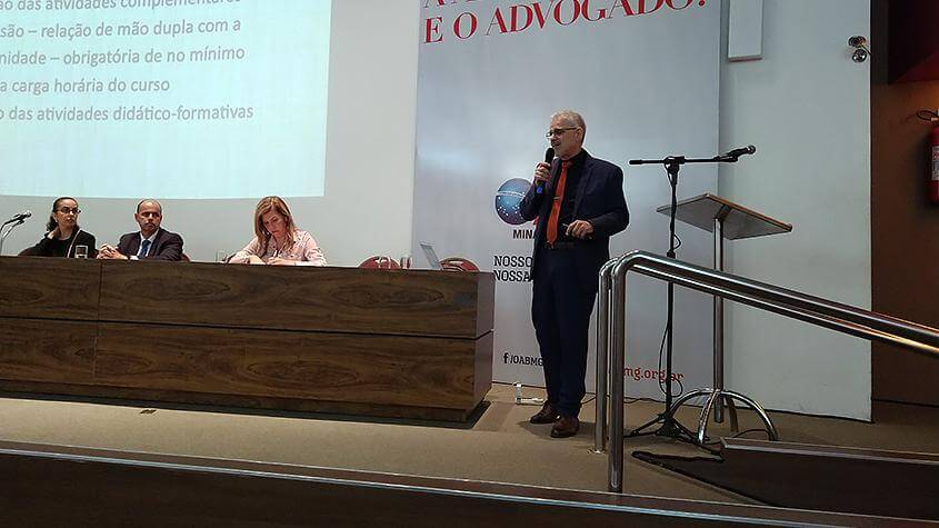 Prof. Dr. Horácio Wanderlei Rodrigues, do Programa de Mestrado do UNIVEM, ministra palestra em MG